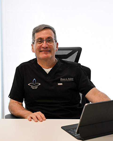 Dr Oscar Suarez R.
Plastic Surgeon